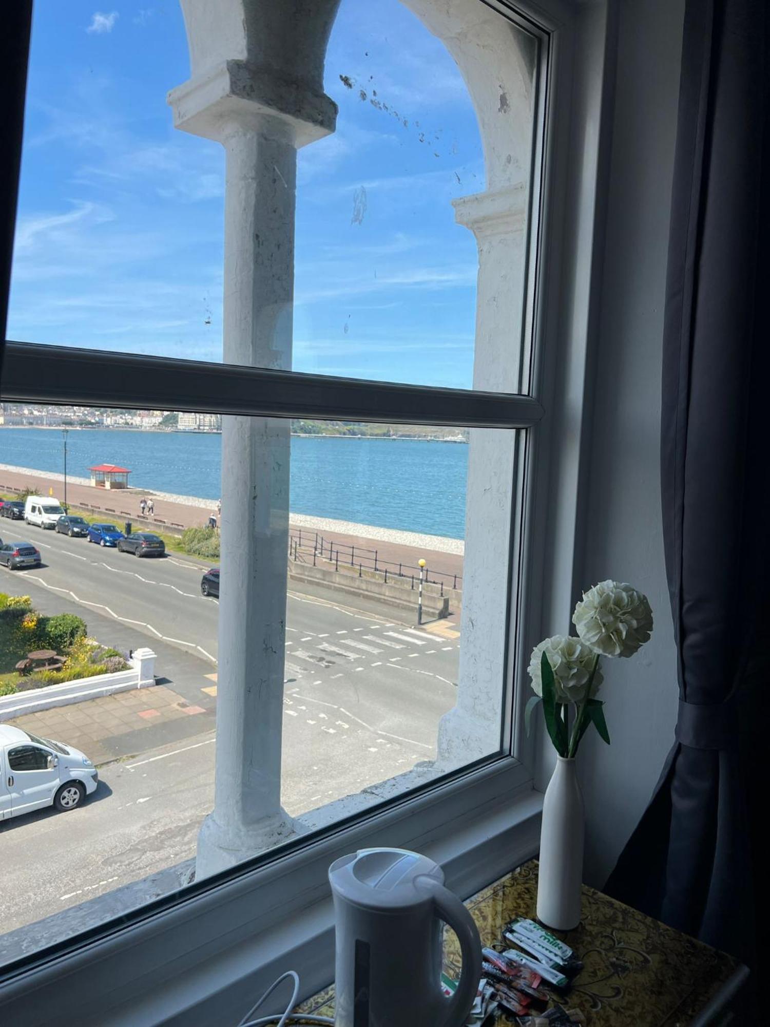 The Manor Hotel ランディドノー エクステリア 写真