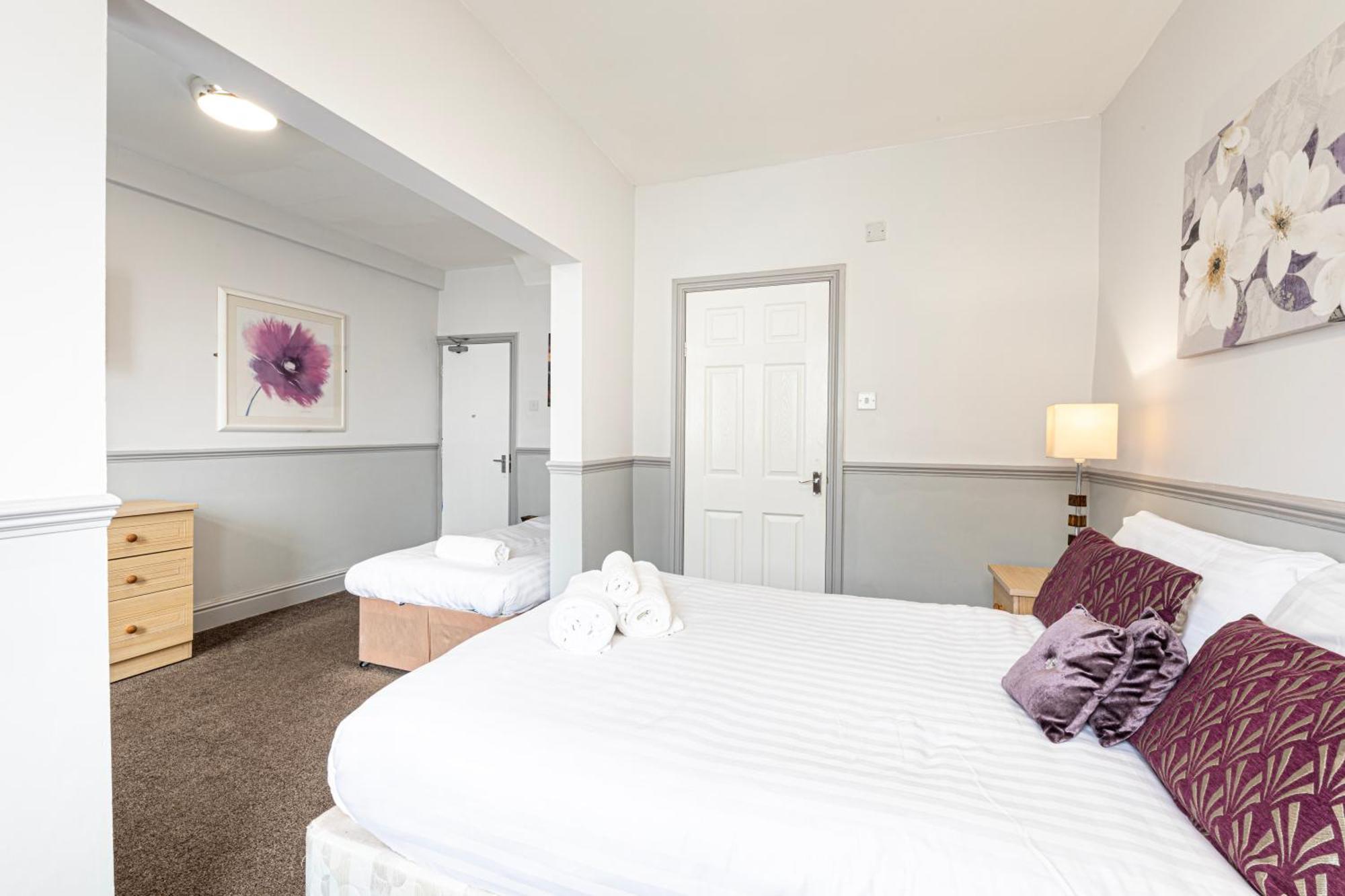 The Manor Hotel ランディドノー エクステリア 写真