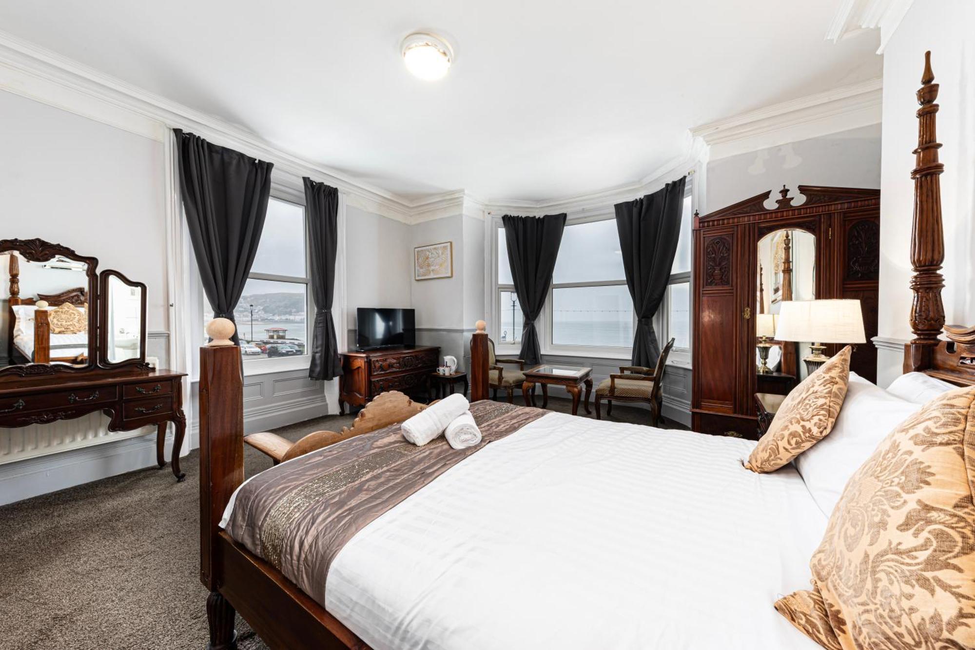 The Manor Hotel ランディドノー エクステリア 写真
