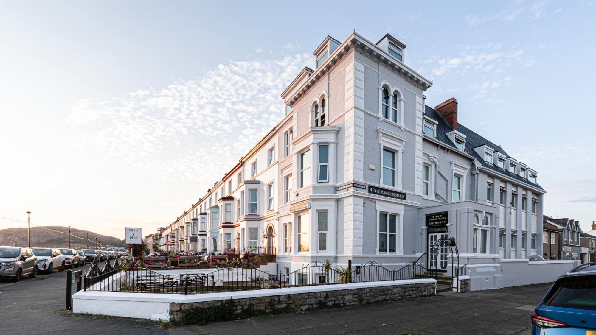 The Manor Hotel ランディドノー エクステリア 写真