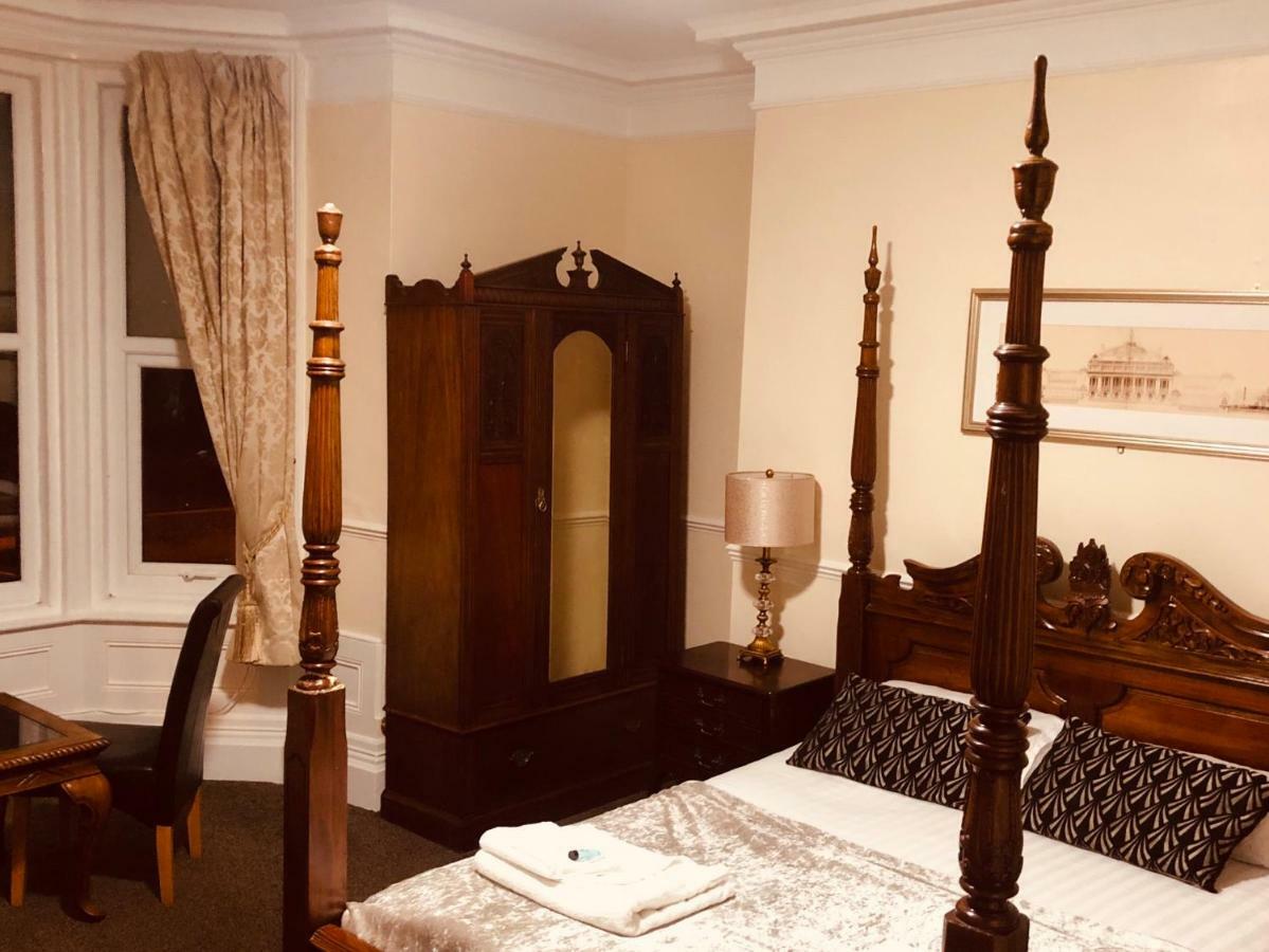 The Manor Hotel ランディドノー エクステリア 写真